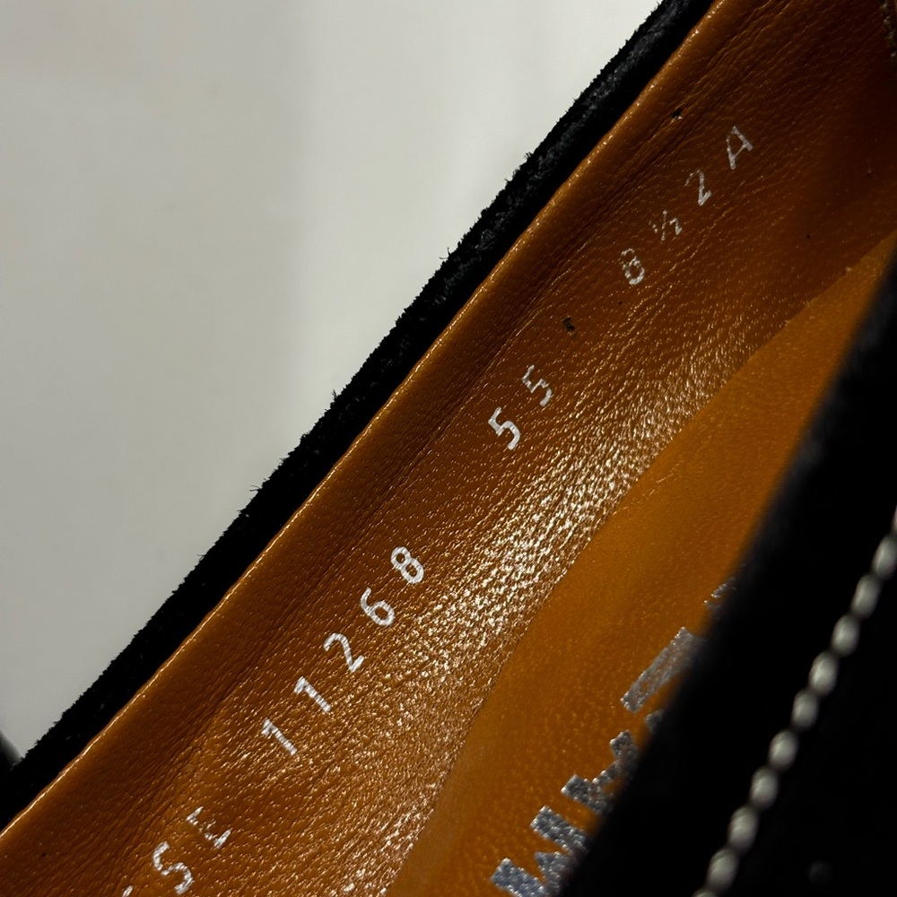 Ferragamo suede pumps with gold buckle hardware - Picture 7 of 8
